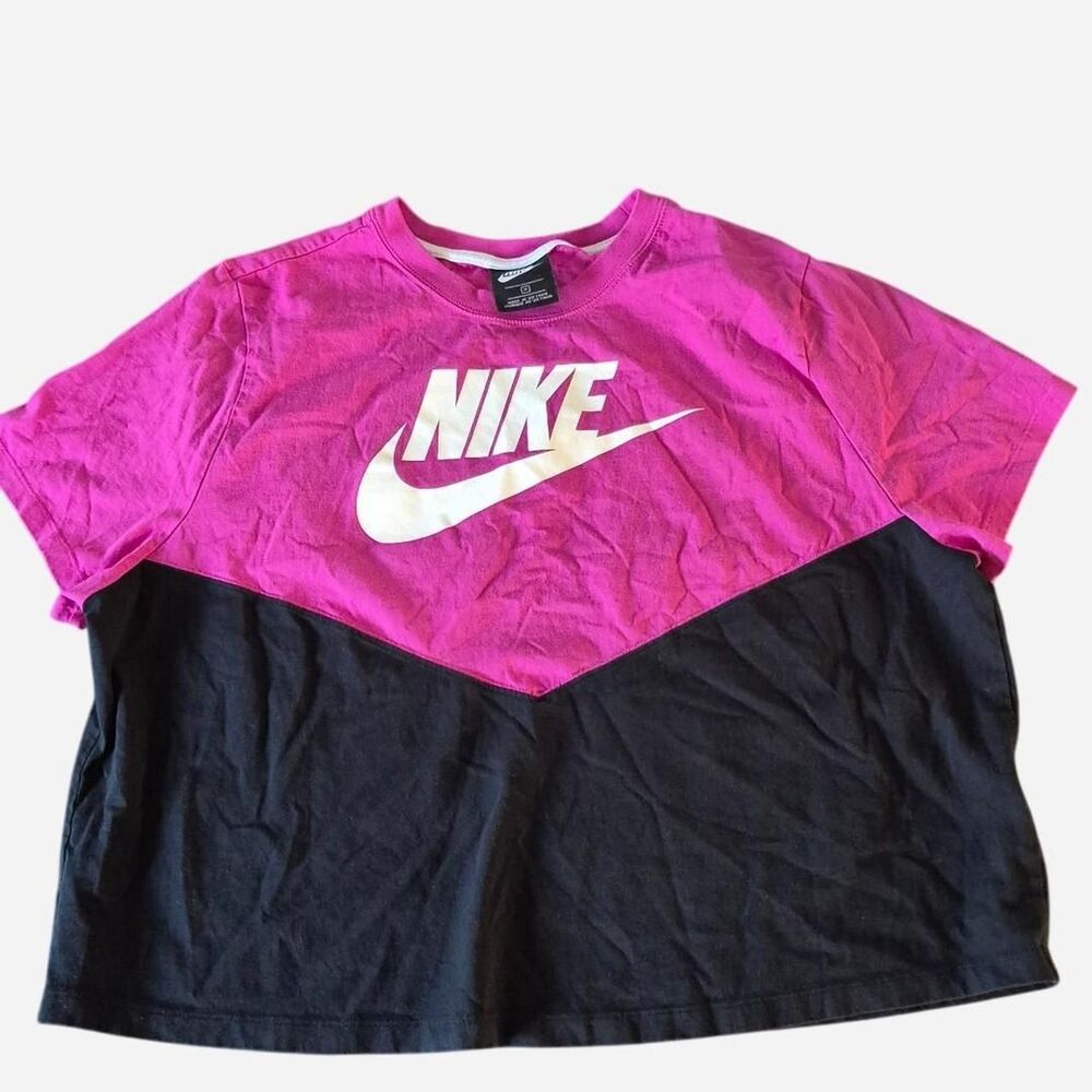 Nike Women's Pink and Black T-shirt